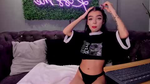 Snapshot of scarlettvelvett chatting on 10-27-25, 06:12 Scarlet online show from 10-27-25, 06:12