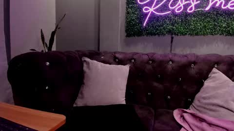 Snapshot of scarlettvelvett chatting on 10-30-25, 01:34 Scarlet online show from 10-30-25, 01:34