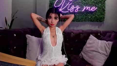 Snapshot of scarlettvelvett chatting on 11-09-25, 01:42 Scarlet online show from 11-09-25, 01:42