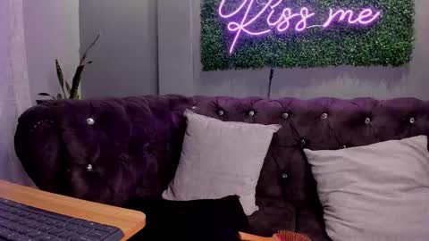 Snapshot of scarlettvelvett chatting on 11-14-25, 02:27 Scarlet online show from 11-14-25, 02:27