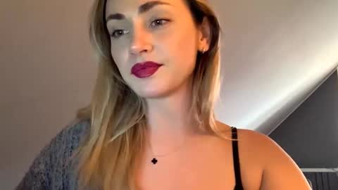 Snapshot of scarlettxblonde chatting on 03-17-26, 03:26 ScarlettxBlonde online show from 03-17-26, 03:26