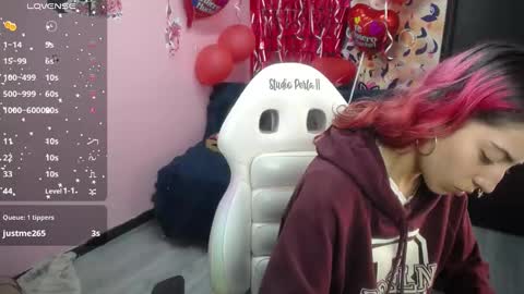 Snapshot of scarllett_bdsm chatting on 02-26-25, 08:04 Scarllett online show from 02-26-25, 08:04