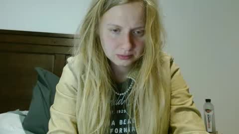 Snapshot of scartit chatting on 01-01-25, 06:05 ScarTit Bernhard online show from 01-01-25, 06:05