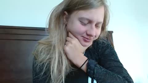 Snapshot of scartit chatting on 01-05-25, 04:38 ScarTit Bernhard online show from 01-05-25, 04:38