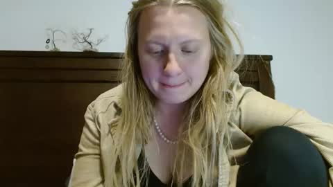 Snapshot of scartit chatting on 02-25-25, 04:57 ScarTit Bernhard online show from 02-25-25, 04:57