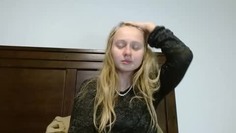 Snapshot of scartit chatting on 03-09-25, 01:56 ScarTit Bernhard online show from 03-09-25, 01:56