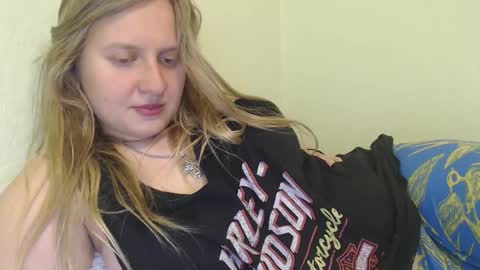 Snapshot of scartit chatting on 09-09-25, 02:22 ScarTit Bernhard online show from 09-09-25, 02:22