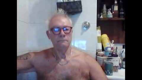 Snapshot of schizzodoro chatting on 09-29-25, 04:39 schizzodoro online show from 09-29-25, 04:39