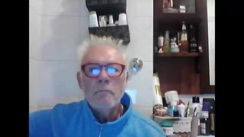 Snapshot of schizzodoro chatting on 10-12-25, 04:22 schizzodoro online show from 10-12-25, 04:22