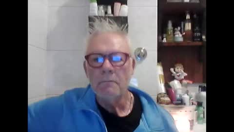 Snapshot of schizzodoro chatting on 10-20-25, 03:51 schizzodoro online show from 10-20-25, 03:51
