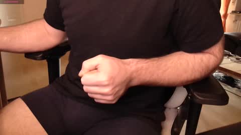 Snapshot of schwarzblau chatting on 12-20-24, 10:38 Tom online show from 12-20-24, 10:38