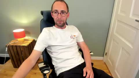 ScientistAfterDark online show from 07-25-26, 04:26