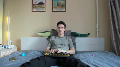 Snapshot of scooby_r chatting on 12-04-24, 10:02 Thomas brunette and Alex blond online show from 12-04-24, 10:02