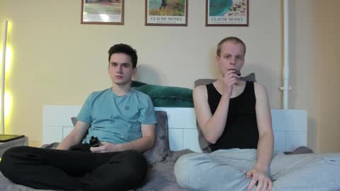 Snapshot of scooby_r chatting on 12-06-24, 04:49 Thomas brunette and Alex blond online show from 12-06-24, 04:49