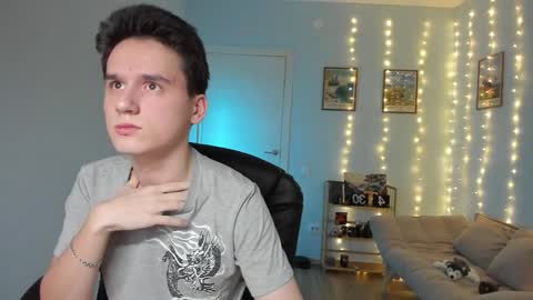 Snapshot of scooby_r chatting on 12-25-24, 03:29 Thomas brunette and Alex blond online show from 12-25-24, 03:29