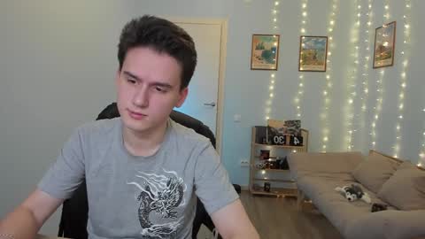 Snapshot of scooby_r chatting on 12-25-24, 09:45 Thomas brunette and Alex blond online show from 12-25-24, 09:45