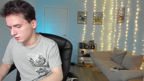 Snapshot of scooby_r chatting on 12-28-24, 11:52 Thomas brunette and Alex blond online show from 12-28-24, 11:52