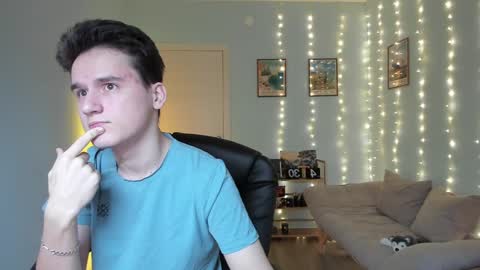 Snapshot of scooby_r chatting on 12-29-24, 08:11 Thomas brunette and Alex blond online show from 12-29-24, 08:11