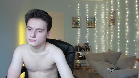 Snapshot of scooby_r chatting on 12-29-24, 11:18 Thomas brunette and Alex blond online show from 12-29-24, 11:18