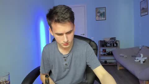 Snapshot of scooby_r chatting on 01-17-25, 10:55 Thomas brunette and Alex blond online show from 01-17-25, 10:55