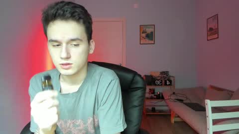 Snapshot of scooby_r chatting on 01-31-25, 05:30 Thomas brunette and Alex blond online show from 01-31-25, 05:30