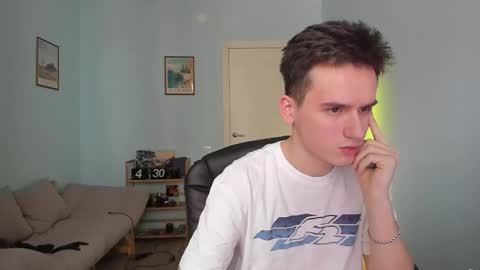 Snapshot of scooby_r chatting on 03-02-25, 07:10 Thomas brunette and Alex blond online show from 03-02-25, 07:10