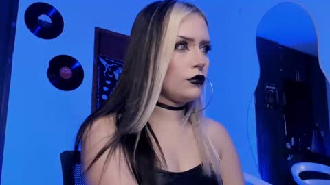 Goddess online show from 10-22-25, 01:17