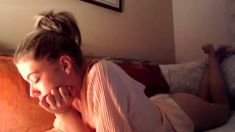 Snapshot of scorpionwoman chatting on 07-11-26, 09:27 ScorpionWoman online show from 07-11-26, 09:27