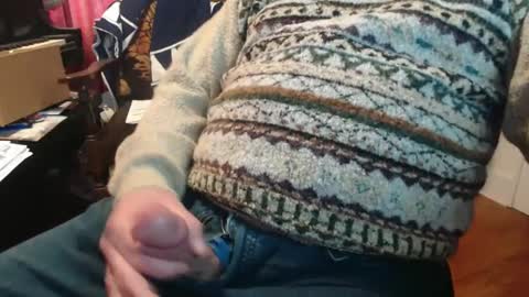 Snapshot of scottbearfun chatting on 02-19-25, 04:33 scottbearfun online show from 02-19-25, 04:33
