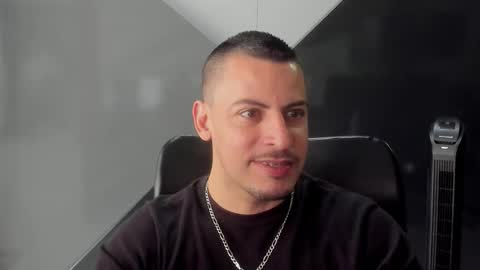 Snapshot of scotty_music chatting on 02-11-26, 02:33 Ricardo online show from 02-11-26, 02:33