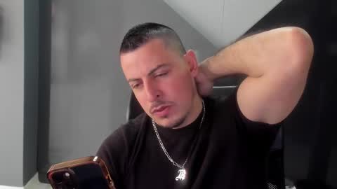 Snapshot of scotty_music chatting on 03-02-26, 01:29 Ricardo online show from 03-02-26, 01:29