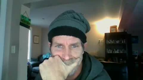 Snapshot of scroach11 chatting on 01-29-25, 06:18 GettOffMyLawn online show from 01-29-25, 06:18