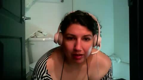 Snapshot of scumbagsmith chatting on 11-25-25, 04:07 Danni online show from 11-25-25, 04:07