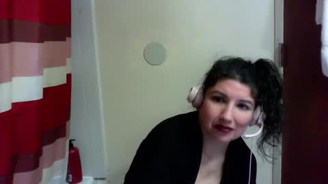 Snapshot of scumbagsmith chatting on 02-12-26, 11:05 Danni online show from 02-12-26, 11:05