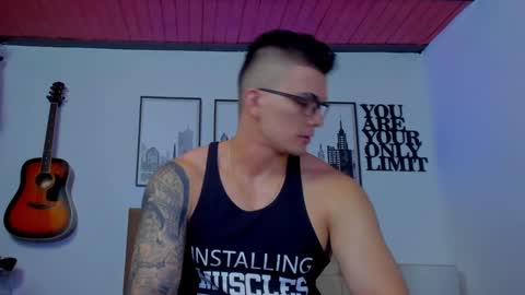 Snapshot of sean_carrera69 chatting on 12-28-24, 04:09 Sean Carrera online show from 12-28-24, 04:09