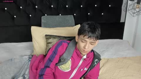 Sebastian Alvarez online show from 05-04-26, 01:12