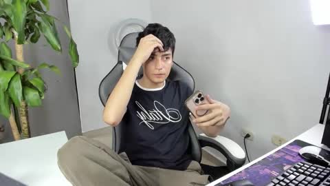 Snapshot of sebas_rosse chatting on 03-11-26, 04:35 sebastian online show from 03-11-26, 04:35