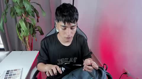 Snapshot of sebas_rosse chatting on 03-25-26, 03:40 sebastian online show from 03-25-26, 03:40
