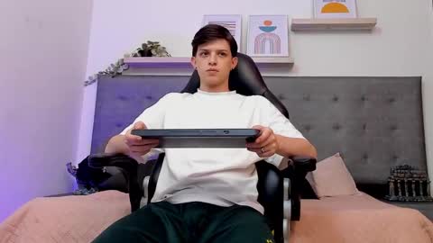 Snapshot of sebastamayo_ chatting on 03-19-26, 07:56 SEBAS online show from 03-19-26, 07:56