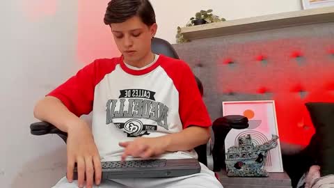 Snapshot of sebastamayo_ chatting on 03-28-26, 05:18 SEBAS online show from 03-28-26, 05:18