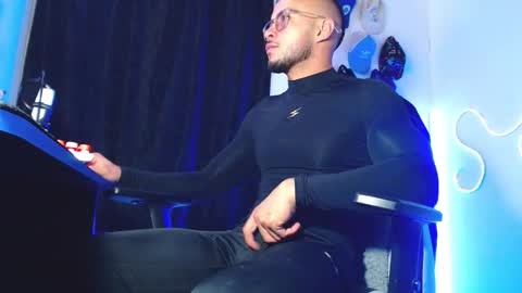 Sebastian online show from 02-05-26, 06:51