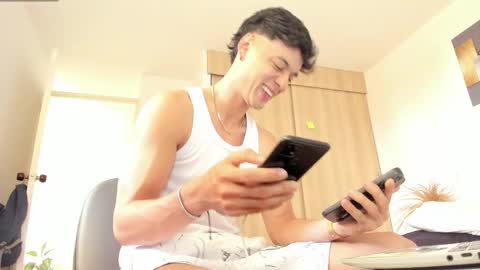 Snapshot of sebastian_dash chatting on 11-29-25, 07:50 SEBAS online show from 11-29-25, 07:50