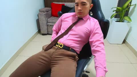 Snapshot of sebastian_oconnor77 chatting on 02-19-25, 12:55 juan sebastian online show from 02-19-25, 12:55