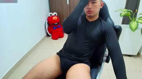 Snapshot of sebastian_oconnor77 chatting on 09-28-25, 12:43 juan sebastian online show from 09-28-25, 12:43