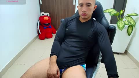 Snapshot of sebastian_oconnor77 chatting on 10-12-25, 12:37 juan sebastian online show from 10-12-25, 12:37