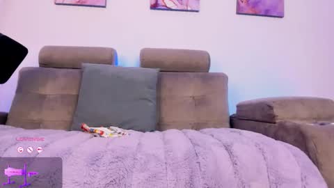     .  INDEPENDENT MODEL online show from 02-03-26, 01:38