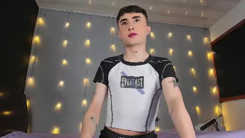     .  INDEPENDENT MODEL online show from 05-07-26, 12:10