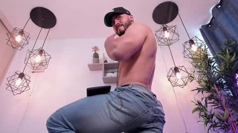 Snapshot of sebastianvilla__ chatting on 12-12-24, 04:32 Instagram jeanpaulfit online show from 12-12-24, 04:32