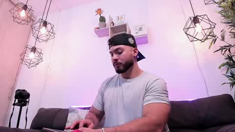Snapshot of sebastianvilla__ chatting on 12-18-24, 08:14 Instagram jeanpaulfit online show from 12-18-24, 08:14