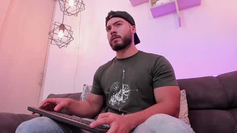 Snapshot of sebastianvilla__ chatting on 12-26-24, 09:26 Instagram jeanpaulfit online show from 12-26-24, 09:26